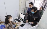 Người dân Hà Nội xếp hàng mua khẩu trang kháng khuẩn